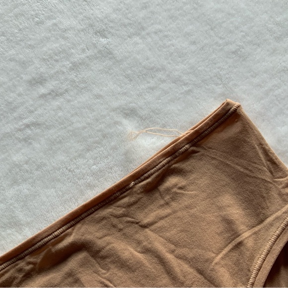 Skims Fits Everybody Cheeky Brief - Picture 4 of 8